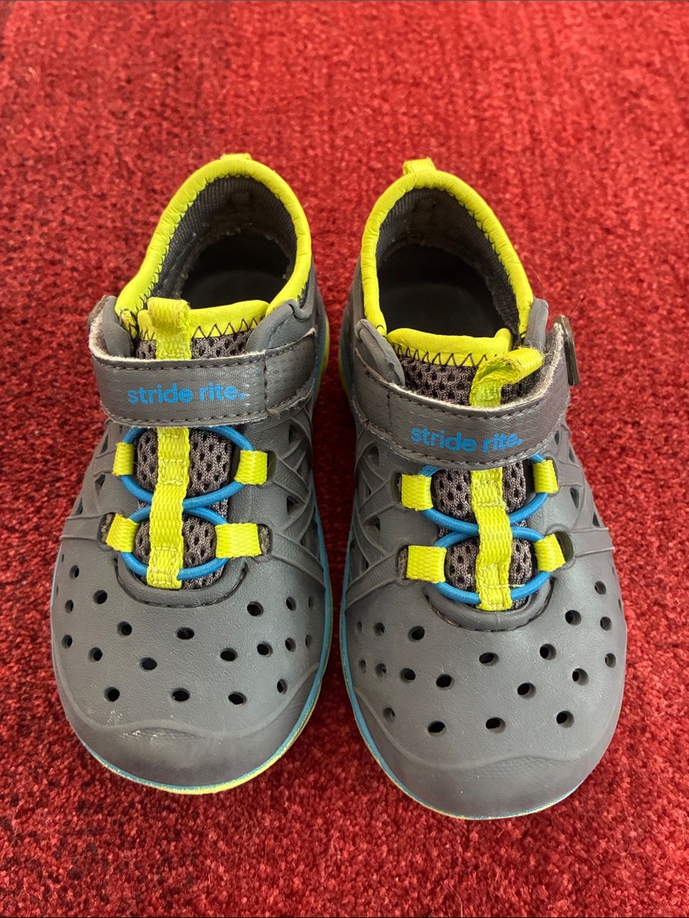 Stride Rite Kids Gray and Yellow Summer Shoes with Blue Accents, boy size 7